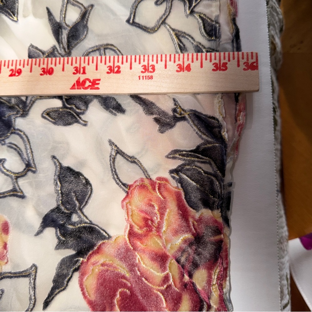 sheer floral shawl with cutout sleeves with a burnout velvet-style texture OS - Picture 7 of 7